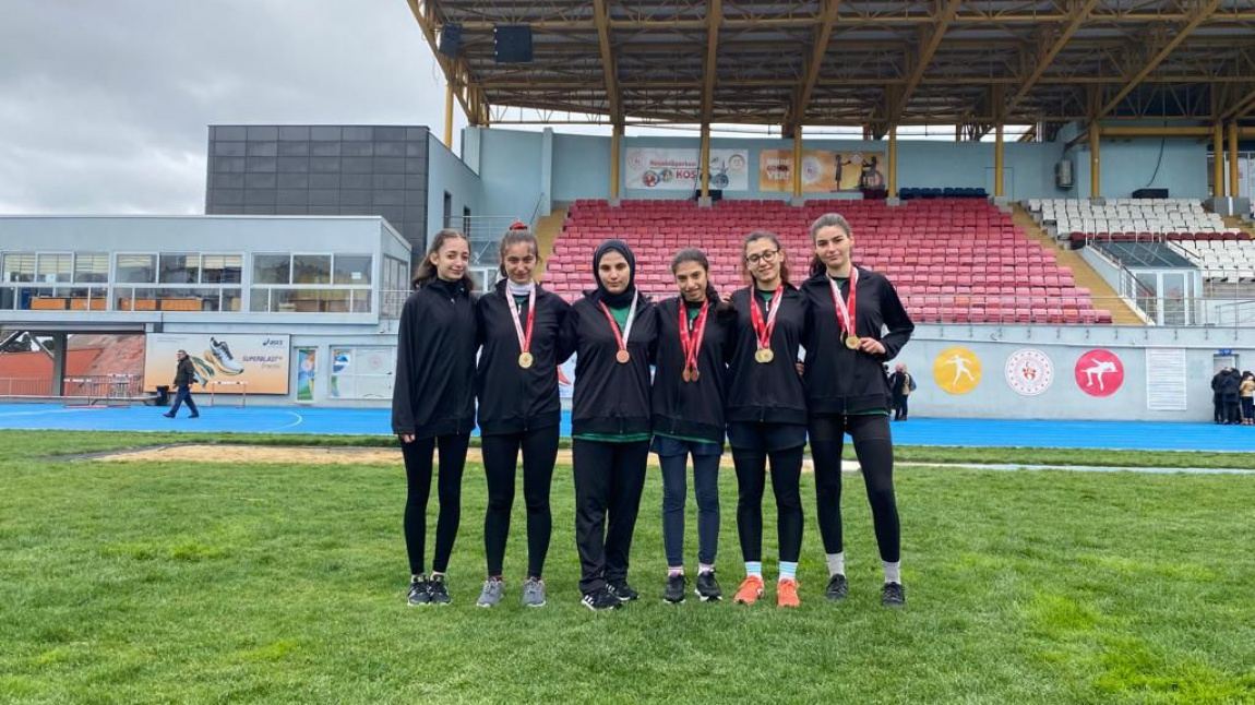 Öğrencilerimizin  İstanbulda Düzenlenen Genç Kızlar Okullar Arası Atletizm Yarışmasında Üstün Başarıları